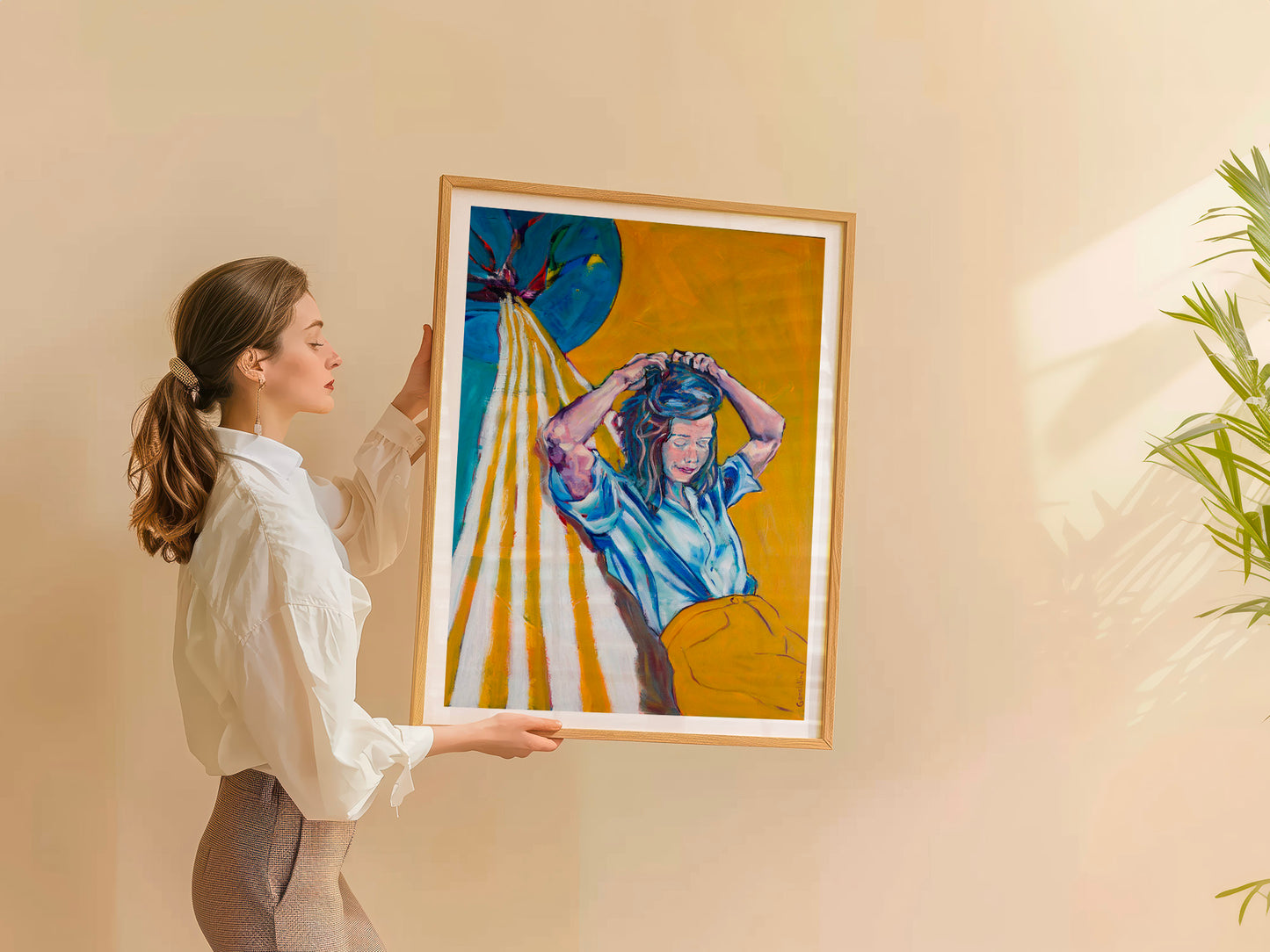 femme qui porte le tirage d'art Je suis