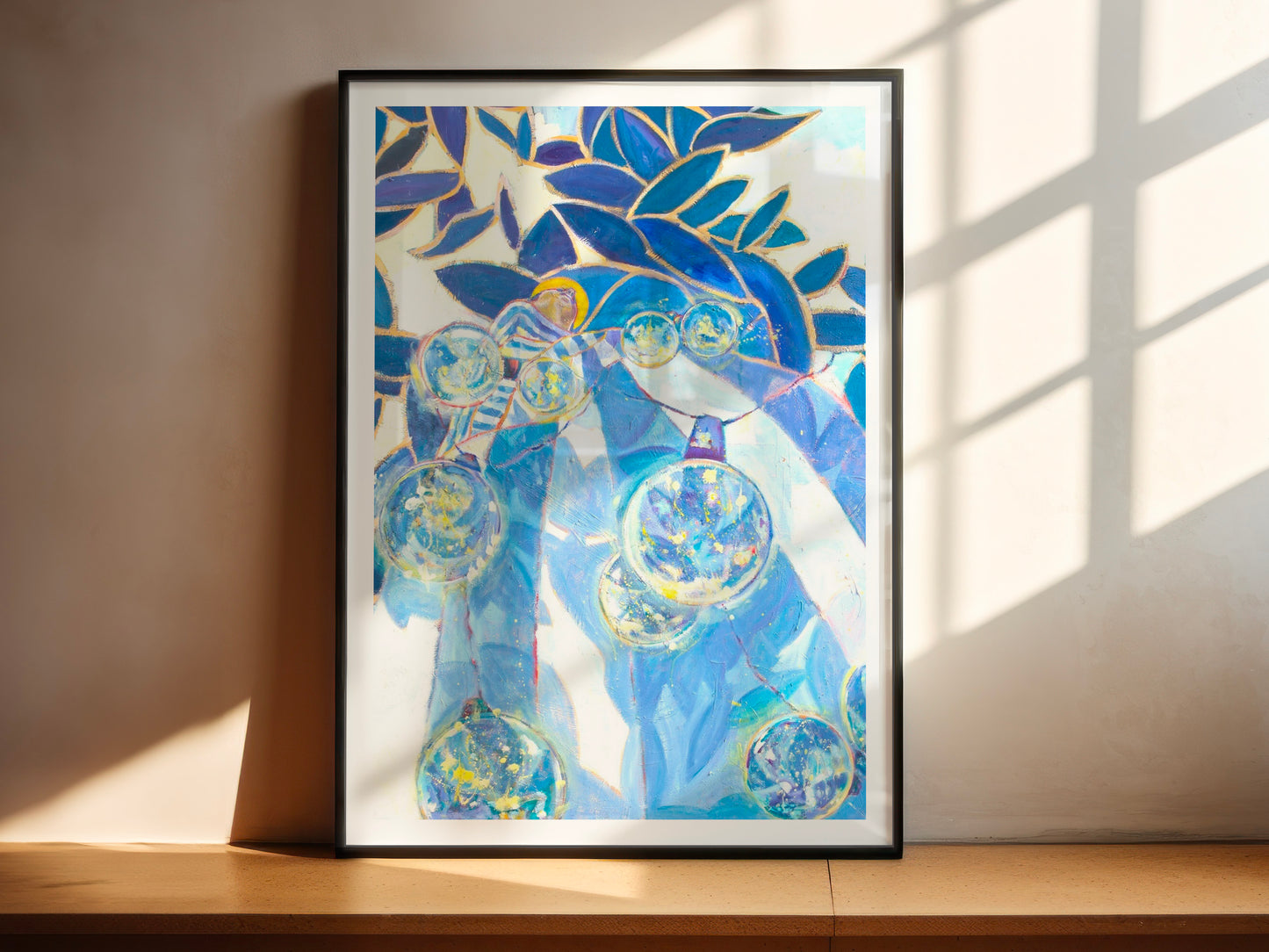 tirage d'art de Un soir d ete sur un mur blanc avec ombre de fenêtre