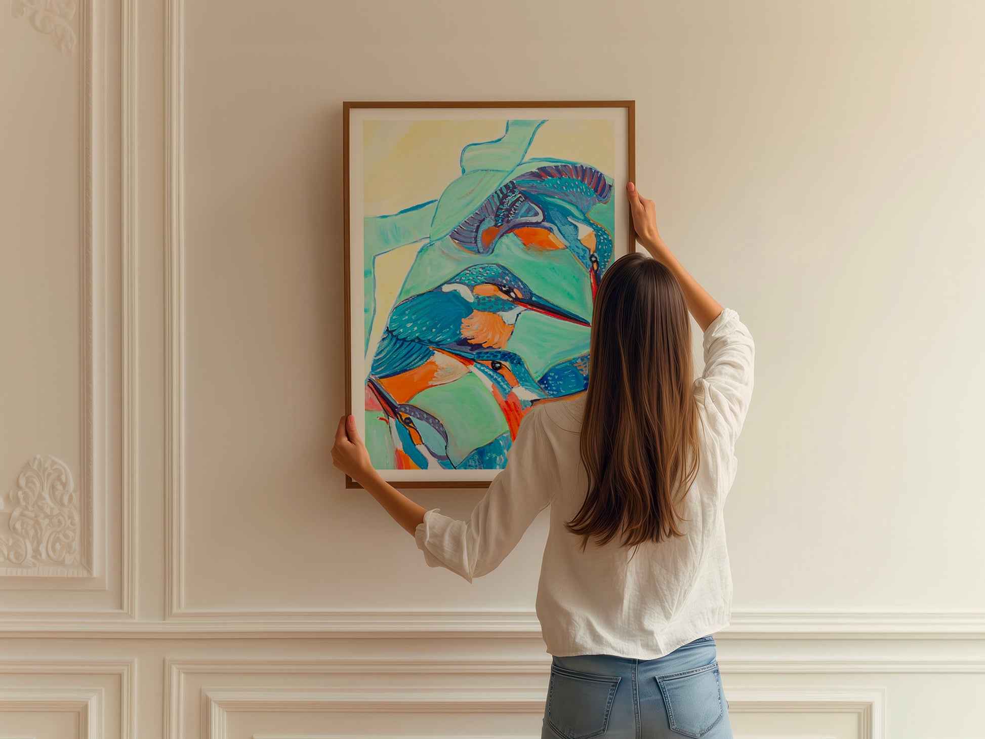 femme qui accroche le tirage d'art Vous entendez le bruit des ailes 